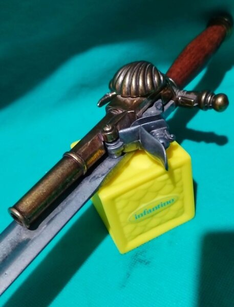 Panoplie de epoca pumnal cu pistol